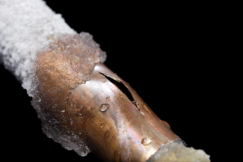 Helping-Your-Plumber-Out--3-Ways-to-Narrow-Down-Which-Pipes-Are-Frozen-_-St.-Paul,-MN
